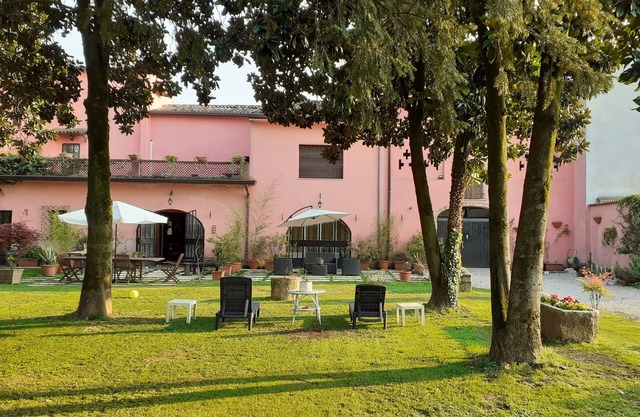 Close to Lake Garda on bike path. Large portion of villa with garden