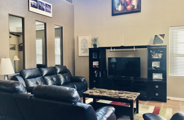 Close to Many Places! West Phoenix. MLB,NFL,NHL,Golf and More!