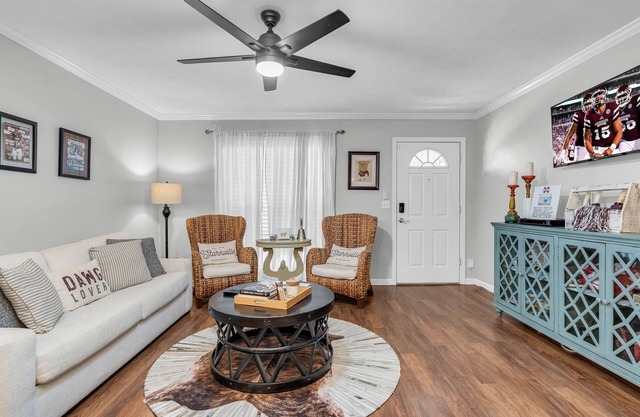Close to MSU | Stylish | Grill Deck