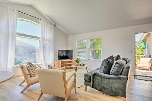 Close to Parks and Brews Sunny Grants Pass Apt!