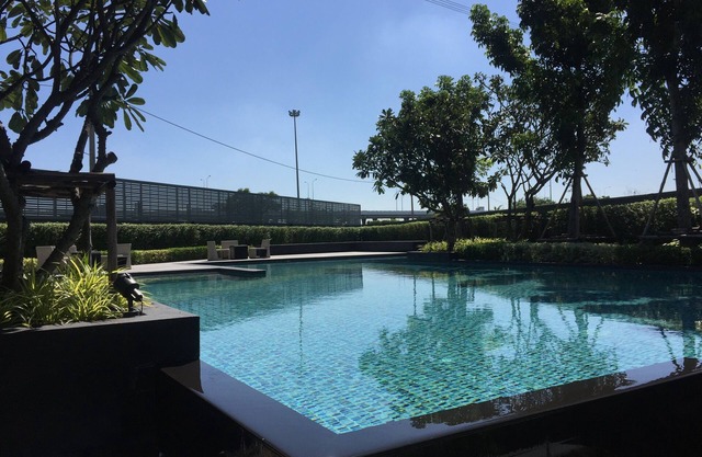 Close to Suvarnabhumi Airport, Spacious modern studio with wifi, IPTV, Coffee