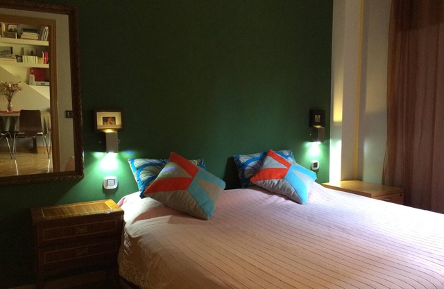 Close to the best museums, cute and quiet. Free wifi&calls. Max 2 guests.