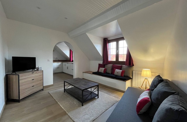 Close to the zoo, "Les Fossiles" apartment with optional games room and jacuzzi