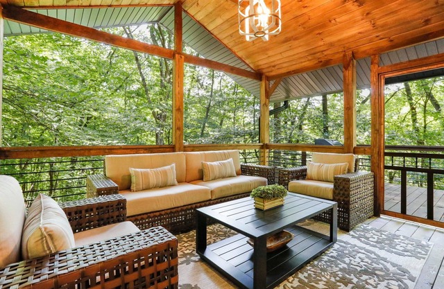 CLOSE to town🌳Double Decker Screened Porches💦POOL 🥾Hike to Brewery🌟4 BED 4 BATH🌷