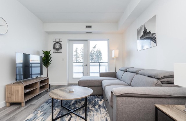Close to UM+Lavish 1 Bdr+Free Parking (105 30 UC)