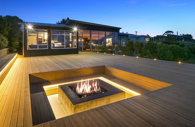 CLOUD 9 RETREAT - ABSOLUTE BEACHFRONT HOME, pet friendly in Karitane
