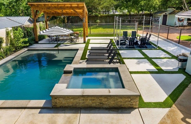 Cloud 9, Victorian Retreat with Pool & Hot Tub