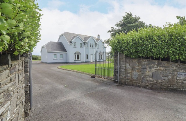 CLOUGHOGE HOUSE, character holiday cottage in Kilrush, County Clare