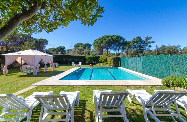 Club Villamar - Nice house with private pool and beautiful garden with plenty of privacy to enjoy.