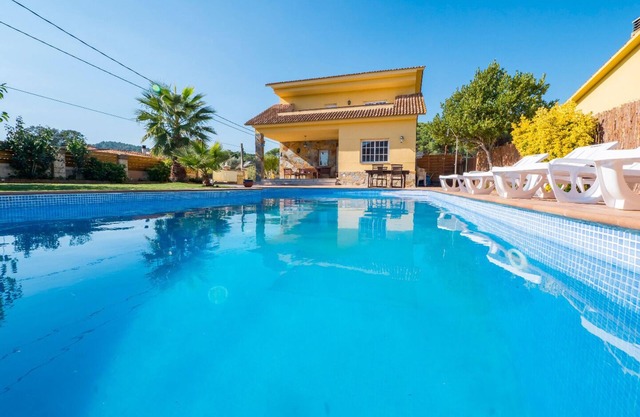 Club Villamar - Beautiful house very bright and modern with ample spaces and pleasant outside are.