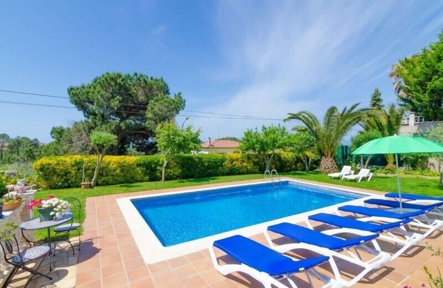 Club Villamar - Beautiful spacious villa near Lloret de Mar with private swimming pool and beauti.