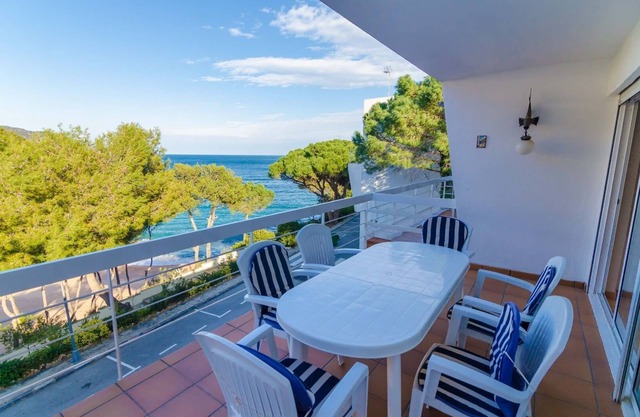 Club Villamar - Beautiful holiday home at 50m from the beach of Cala Salions