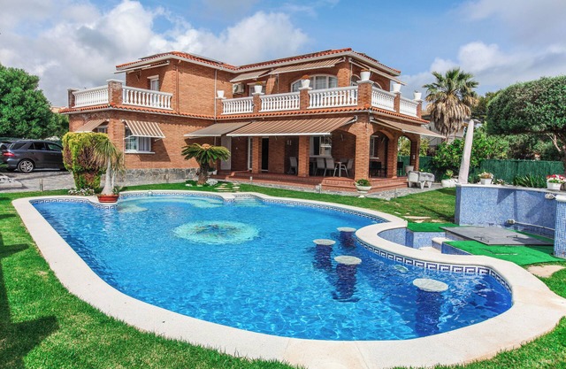Club Villamar - Great villa with private pool situated in a quiet area, perfect for relaxing holi.