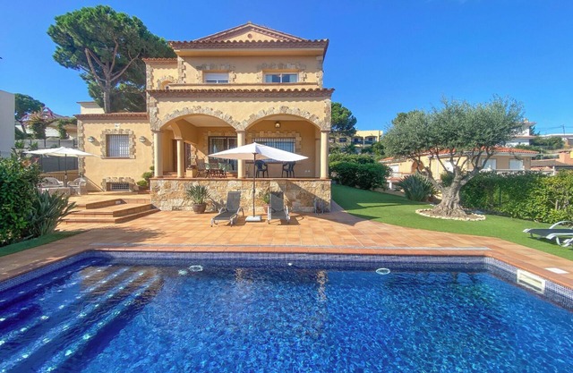 Club Villamar - Precious villa located in a privileged area with sea views, a perfect election fo.
