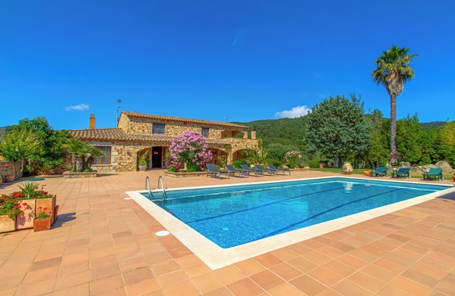 Club Villamar - Spacious Spanish-style villa with private pool, nestled in nature just 8 km from .