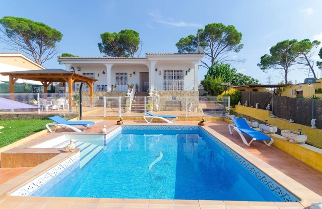 Club Villamar - Sunny villa with nice garden, fenced swimming pool and barbecue