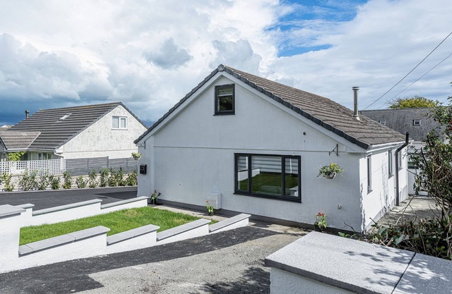 Clydfan - a cottage that sleeps 10 guests in 4 bedrooms