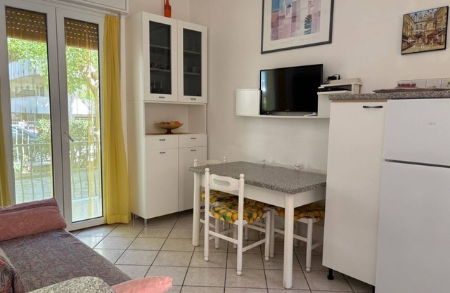 CN012 - Cesenatico, two-room apartment with air conditioning and parking space