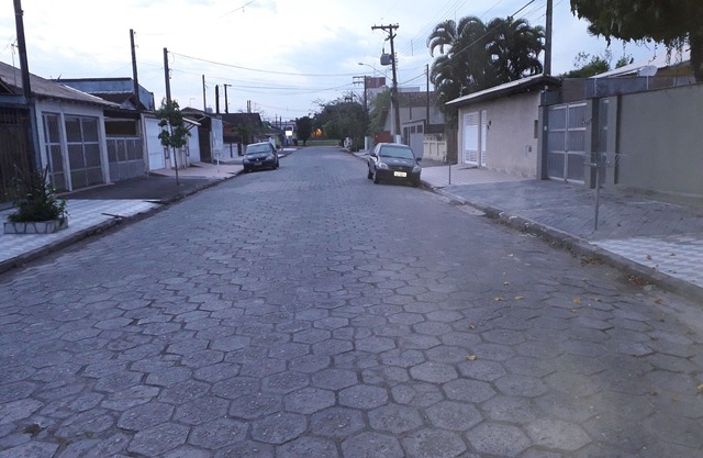 Comfortable house, 300mts from the center, containing shower and barbecue in the yard