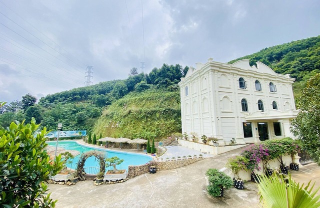 Co Lau Village