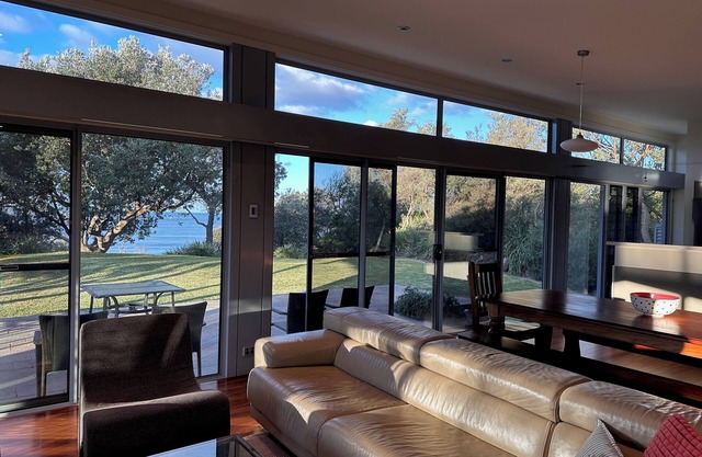 Coast@Culburra - newly renovated - luxurious beachfront house with spa