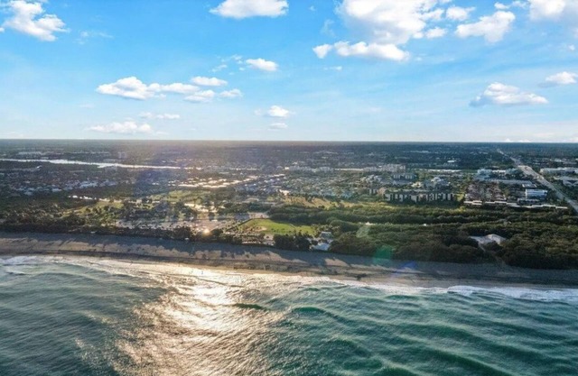 Coastal 1 Bdrm Villa w/Private Balcony in a Tropical Oasis