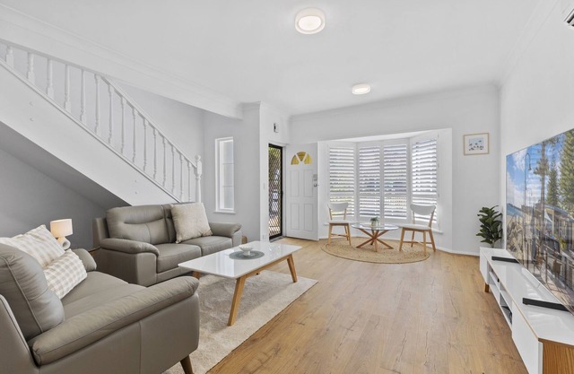 Coastal 3-Bed House with BBQ and Private Courtyard