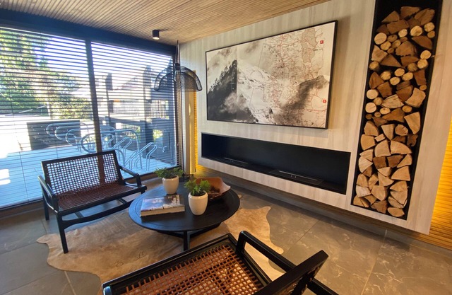 Coastal apartment, steps from the beach. Heated swimming pool, jacuzzi and patio