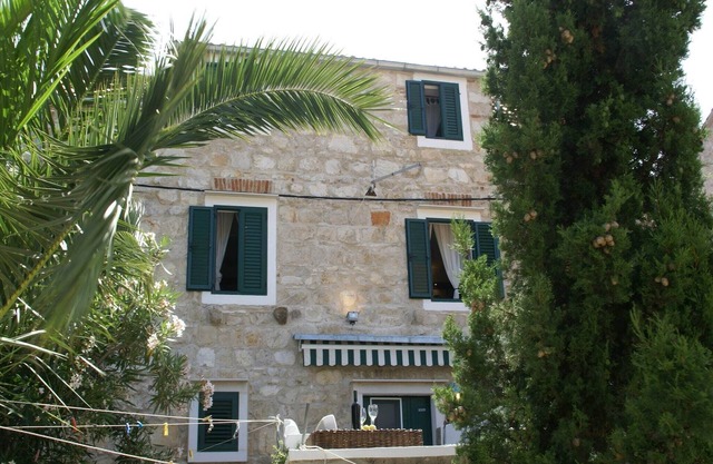 Coastal apartment in Vis near sea