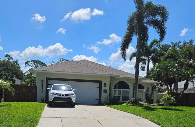 Coastal Calm - 3BD/2BA Near Downtown and Beaches