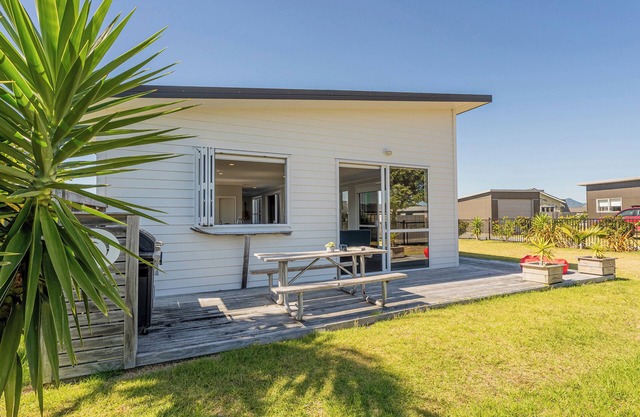 Coastal Calm - Matarangi Holiday Home