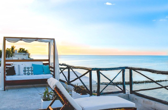 Coastal Casual Bliss: Beach + Pool + Rooftop Deck + Generator + Fast Internet