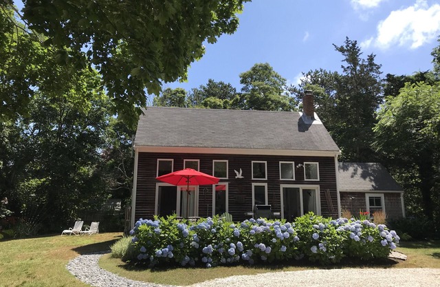 Coastal Chic sunny and private in East Orleans "center" w bed/bath rebuild 2024