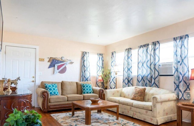 Coastal Cozy Apartment - Beachside. Block away from the Beach