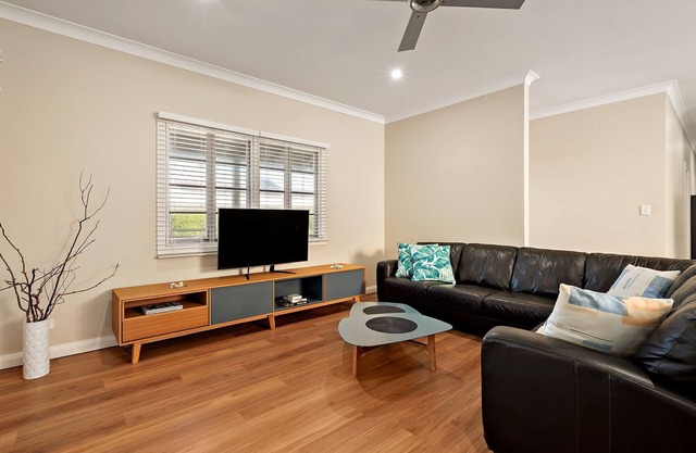 Coastal Cues at Caves Beach
