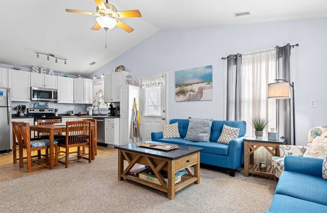 Coastal Dream 2 Bedroom Home at Colington Harbour