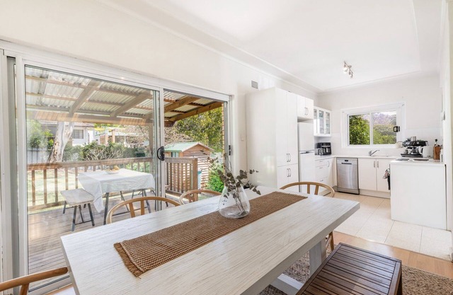 Coastal family living, just 1km to Cronulla Beach! The Lemon Tree house.