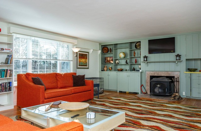 Coastal Farmhouse at Ninigret Pond. Blocks to the beach. Sleeps 4 to 12 people