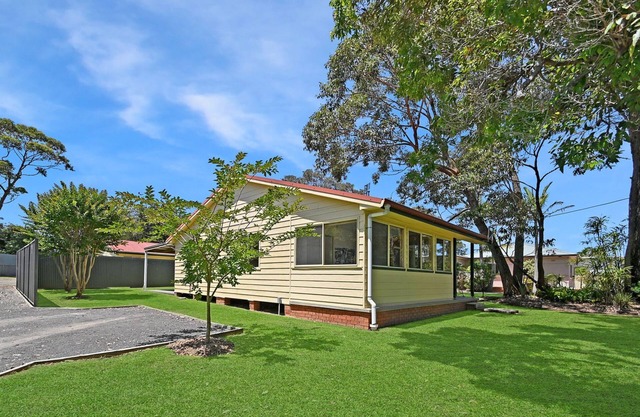 Coastal Gem. Shower under the stars, fire Pit, pets. Close to beach & bay!