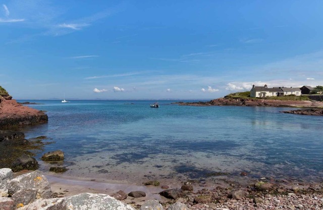 Coastal Haven - Ideal for Skomer Island