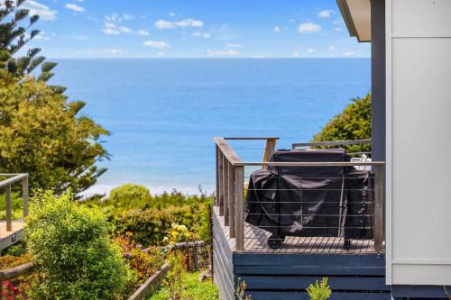 COASTAL HAVEN - panoramic ocean views