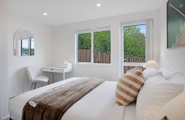 Coastal Living Retreat close to Local Beaches