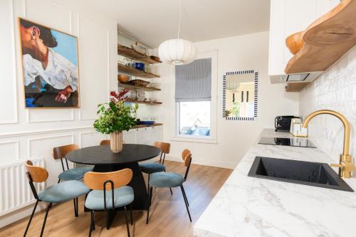 Coastal Location - Sleeps 6 & Pet Friendly