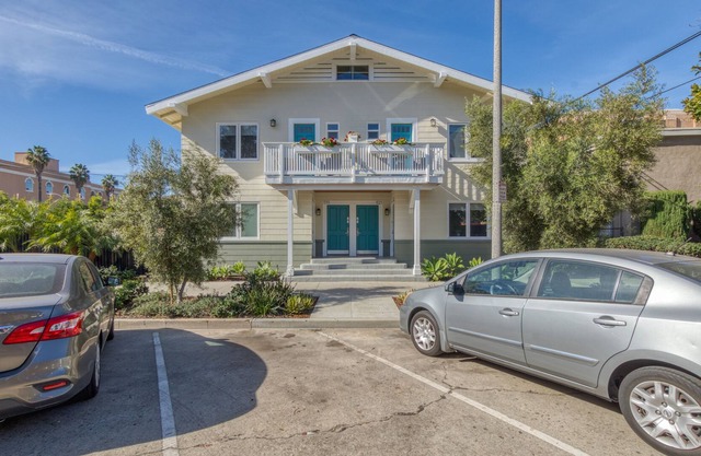 Coastal Luxury Apartment w/ Modern renovations and amenities.