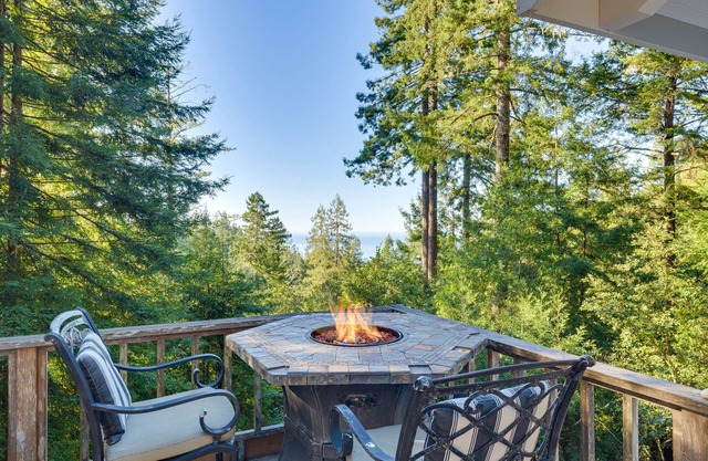 Coastal NorCal Sanctuary w/Ocean & Redwoods Views