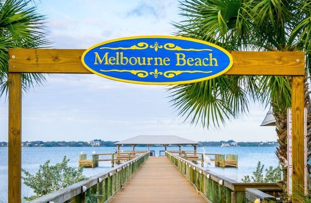 Coastal Oasis! Heated pool/hot tub,close to beach