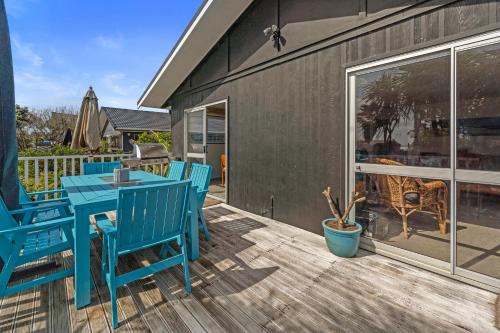 Coastal Oasis - Papamoa Beach Holiday Home