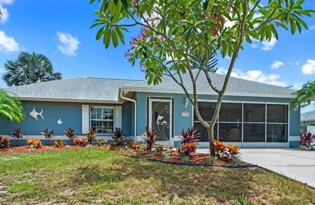 Coastal Oasis with Pool - Minutes to Beaches - Relax in comfort