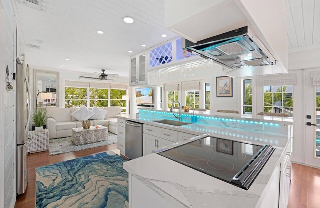 Coastal Paradise | Charming canalfront boating home on Ramrod Key