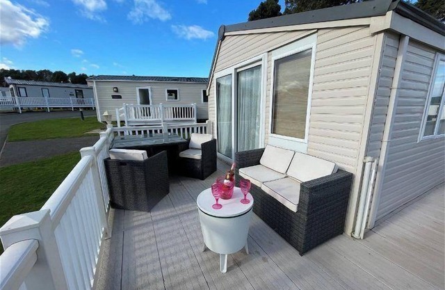 Coastal Retreat at Cayton Bay